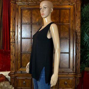 Marla Wynne Black Scoop Neck Side Ribbed Side Slit Sweater Tank